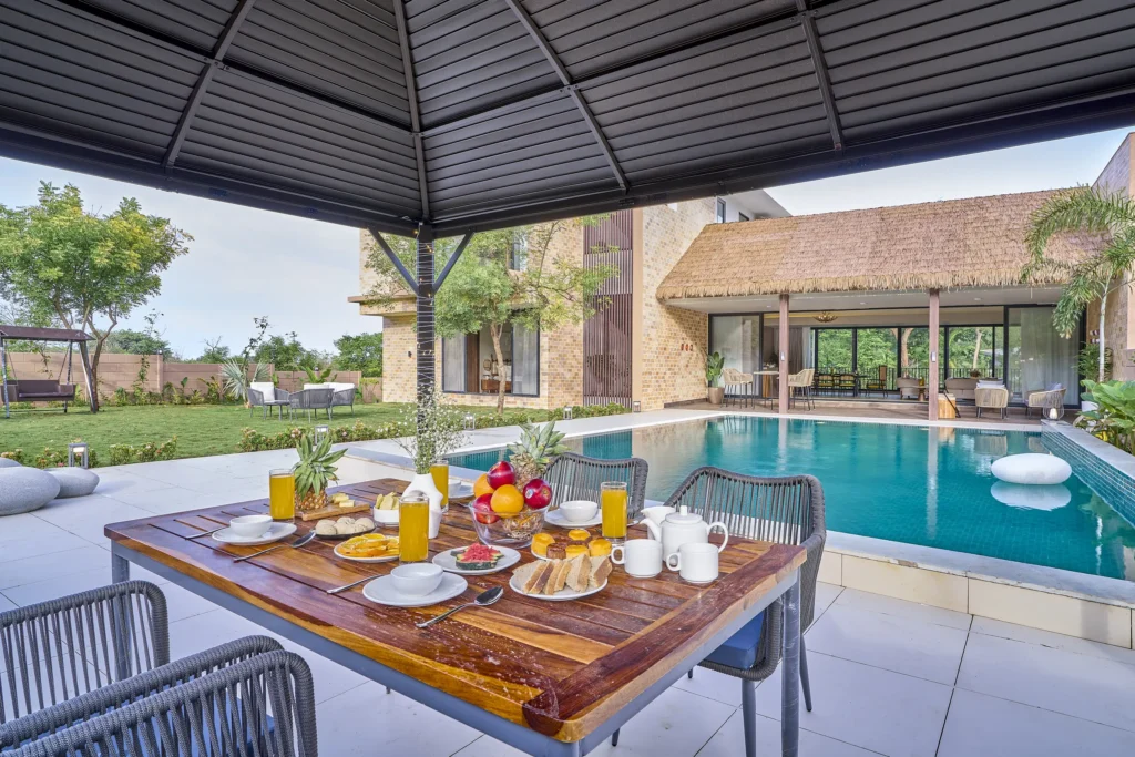 Villa Excelencia Pool Side